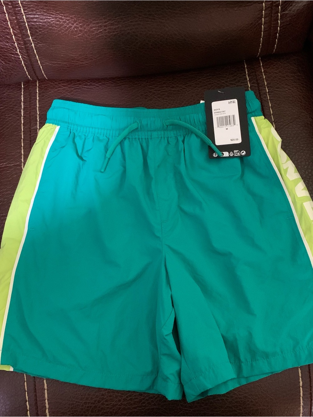 Converse NWT’s boy’s size medium (9-10 yrs) shorts (parachute like material) - Picture 1 of 6